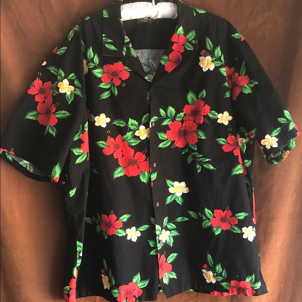 Men's Black Hawaiian Floral Short-Sleeve Button-Down Shirt